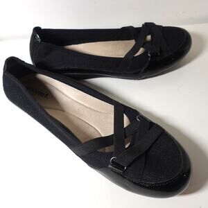 BLACK / WHITE MOUNTAIN COMPFORT FLAT SHOES W CRISSCROSS ELASTIC STRAPS